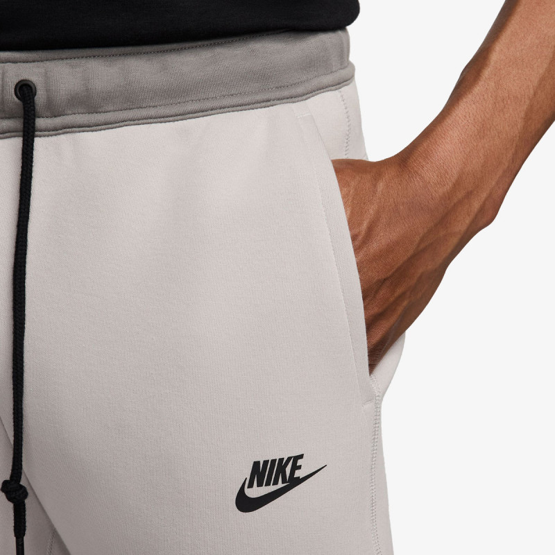 NIKE SPODNJI DELI TRENIRKE Tech Fleece 